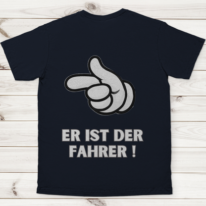 Er ist der Fahrer - Rückendruck || Premium Shirt unisex